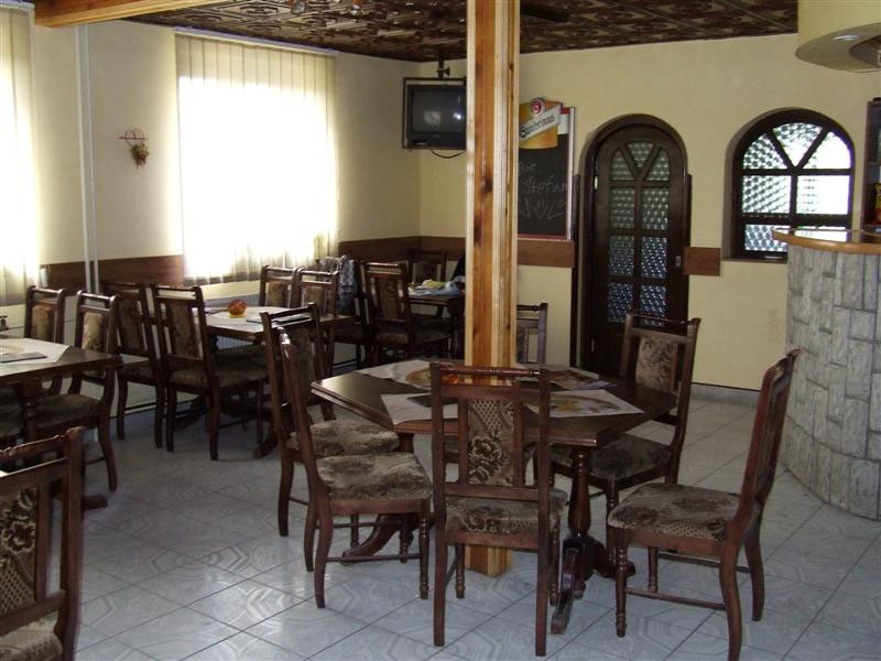 bar u frola sedenie pre hosti
